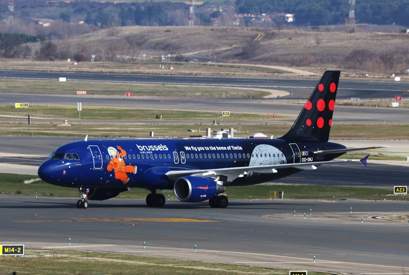 El A320 de Brussles Airlines reci�n pintado con motivos del comic de Tint�n. Foto: Julio Maiz Gut�errez